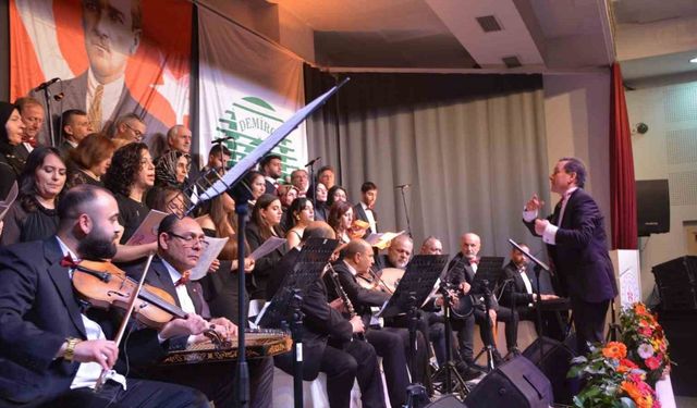 Demirci’de Türk Sanat Müziği korosundan muhteşem konser