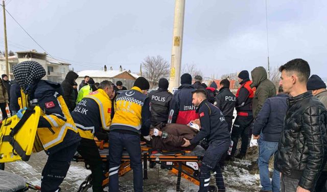 Direğe çarpıp kağıt gibi ezilen Tofaş’ta 4 kişi yaralandı