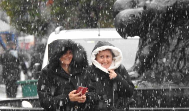 Edirne’de kar yağışı şehir merkezine ulaştı