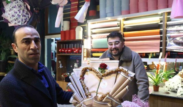 Elazığ’da 14 Şubat’a özel cevizli sucuk buketi