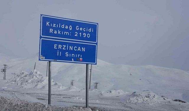 Erzincan’ın yüksek kesimlerinde kar ve sis etkili oluyor