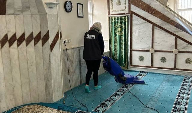 Germencik’te camilerde temizlik çalışması gerçekleştirildi