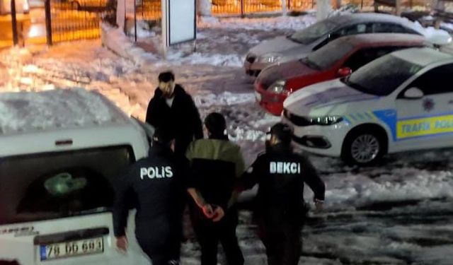 Hastanede firar etti, ilçede yakayı ele verdi