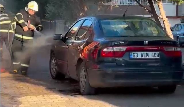 Hilvan’da park halindeki otomobil alev aldı