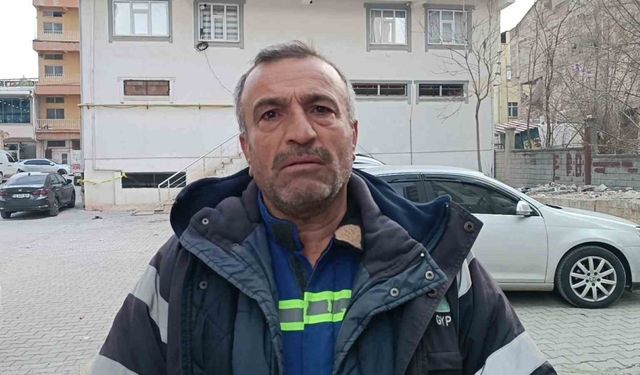 İtfaiye aracının uzunluğu yetersiz kaldı, yangında asansörlü nakliye aracı vatandaşları kurtardı