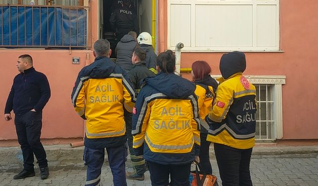 İtfaiye, polis ve sağlık ekipleri kapıyı kırıp içeri girdi, gerçek sonradan ortaya çıktı