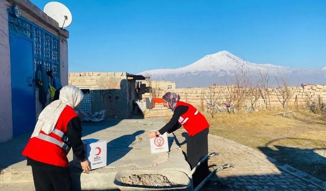 Kadın gönüllüler, ihtiyaç sahiplerine destek oluyor