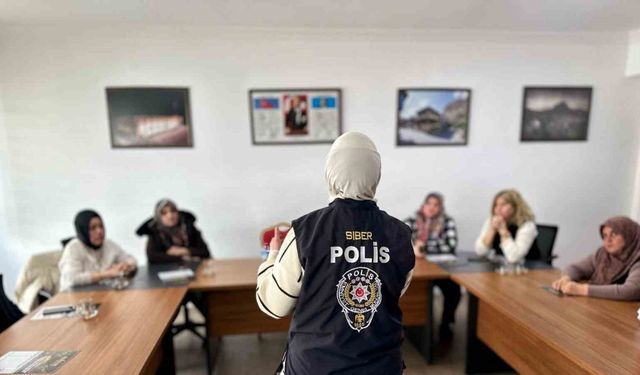 Kadınlara güvenli internet kullanımı anlatıldı