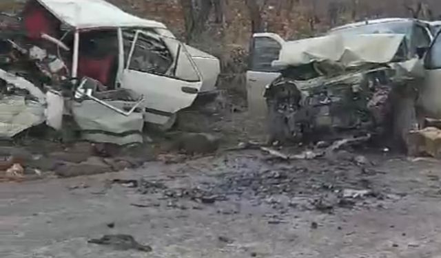 Kahramanmaraş’ta iki otomobil kafa kafaya çarpıştı: 3 ölü