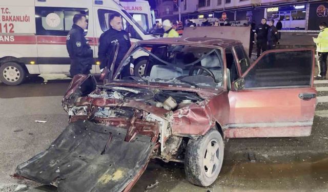 Kameraya yansıyan şüpheli-polis kovalamacası kazayla sonlandı: 1’i ağır 5 yaralı