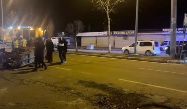 Kamyonet ile motosiklet çarpıştı: 1yaralı