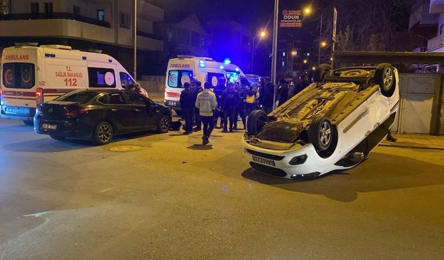 Kamyonet ile otomobil çarpıştı: 1 yaralı