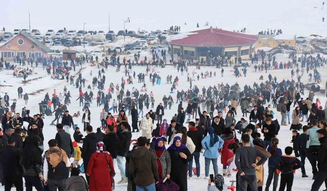 Karacadağ Kayak Merkezi ziyaretçi akınına uğruyor