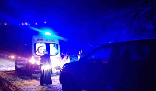 Karda mahsur kalan hasta ve düğün konvoyundakiler kurtarıldı