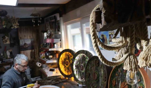 Kilolarca ağırlıktaki ahşabın görüntüsünü strafor ile tüy kadar hafif yaptı