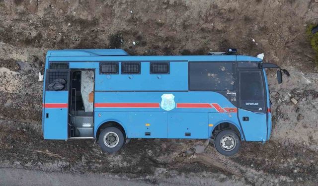 Kırıkkale’de cezaevi ring aracı devrildi: 7’si jandarma personeli 9 yaralı