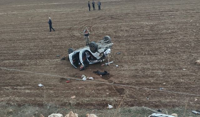 Köpeğe çarpmamak için manevra yapan otomobil takla attı: 3 yaralı