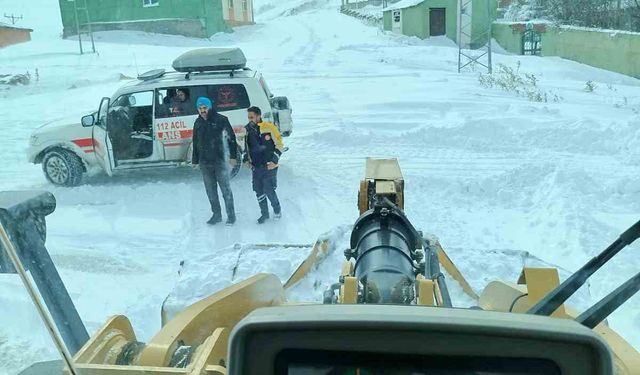 Köy yollarında kar temizliği