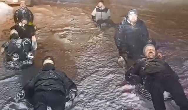 Kümbet Yaylası’nda iplerle birbirlerine bağlanıp karlı yolda böyle kaydılar