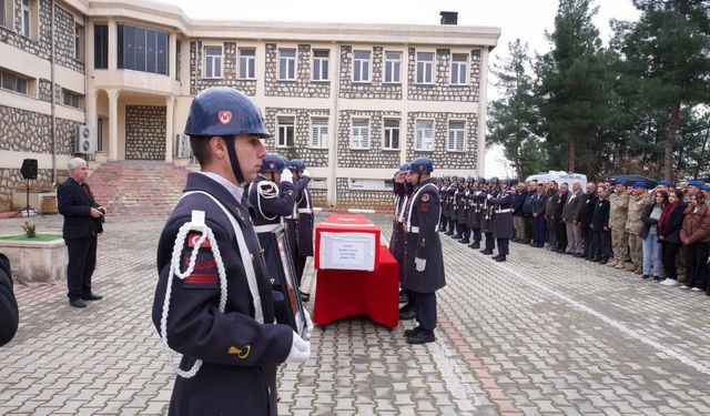 Kuzey Irak’ta kalp krizi geçiren güvenlik korucusu son yolculuğuna uğurlandı