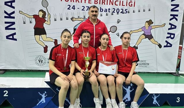 Liseler Badminton Türkiye Şampiyonasından kupalarla döndüler