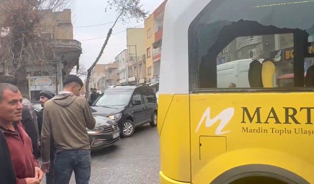 Mardin’de minibüs ile hafif ticari araç çarpıştı
