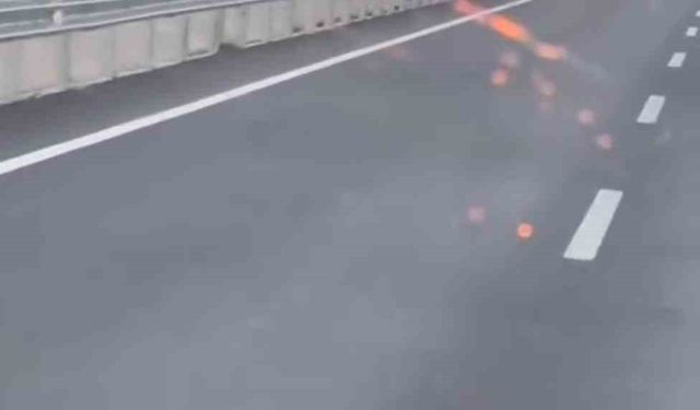 Mardin’de seyir halindeki tır alevlere teslim oldu