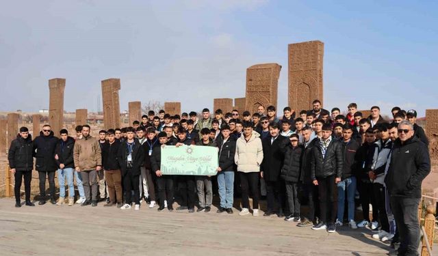 "Maziden Atiye Ahlat" programıyla şehit ve gazi çocukları bölgeyi gezdi