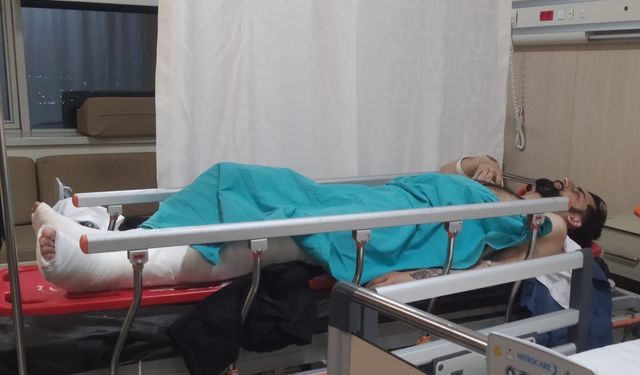 Mersin’de düşerek yaralandıktan sonra tutuklanan gencin yakınları tedavi sürecinin tamamlanmasını istiyor