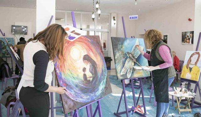 Mersin’de ’Kadına Dair’ temasıyla resim sergisi düzenlendi