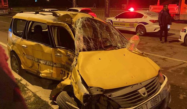 Mersin’de tır otomobile çarptı, sürücü yaralı kurtuldu