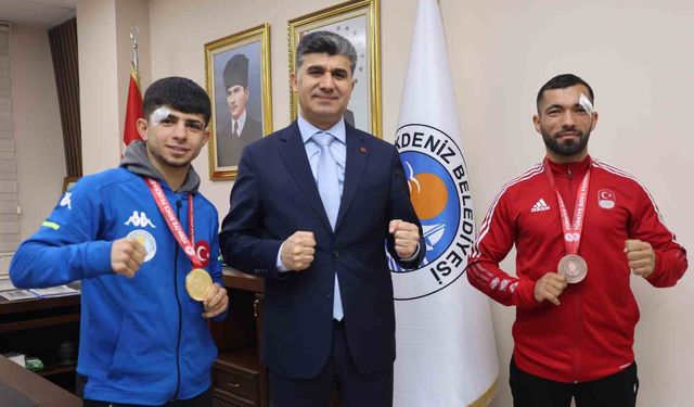 Mersinli boksörler Konya’dan madalya ile döndü