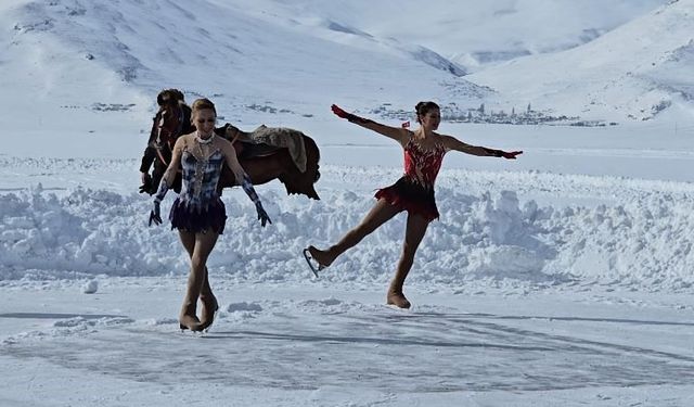 Milli patenciler Çıldır Gölü’nde gösterileri ile hayran bıraktı