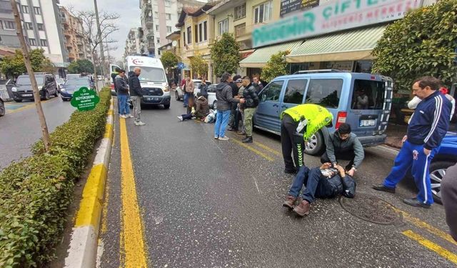 Motosiklet yayaya çarptı: 2 yaralı