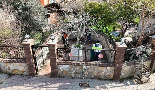 Nazilli Belediyesi’nden Ramazan öncesi türbelerde bakım ve temizlik çalışması