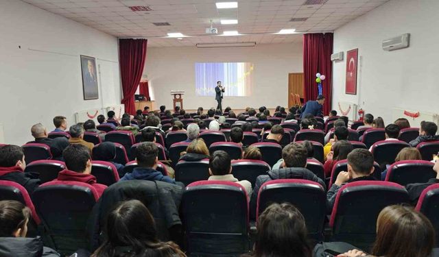 Niğde’de ’Su Gönüllüleri Sahada’ projesi kapsamında lise öğrencilerine eğitim verildi