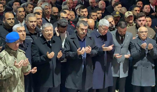 Osmaniye’de deprem şehitleri için sessiz yürüyüş ve anma programı düzenlendi