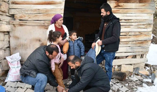 Polis memuru Şırnaklı 300 çocuğa bot ve mont gönderdi