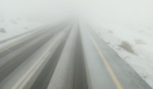 Şanlıurfa’da karla kaplanan yollar temizlendi