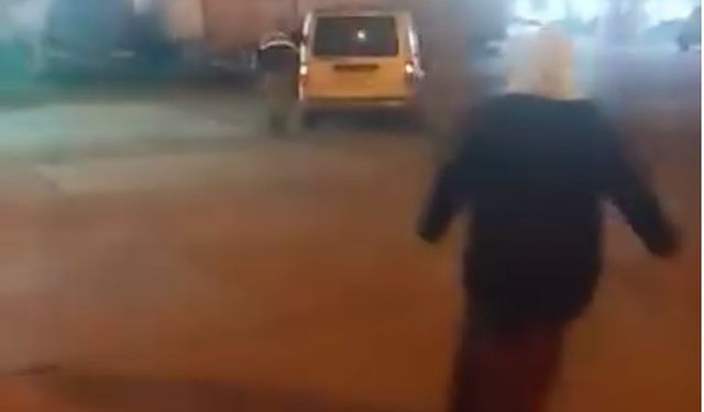 Şanlıurfa’da yolda kalan sürücünün yardımına jandarma koştu