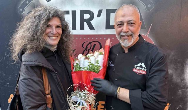 Sevgilisine çiçek yerine kebap buketi yaptırdı
