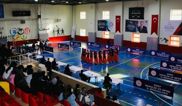 Siirt’te halk oyunları yarışması düzenlendi