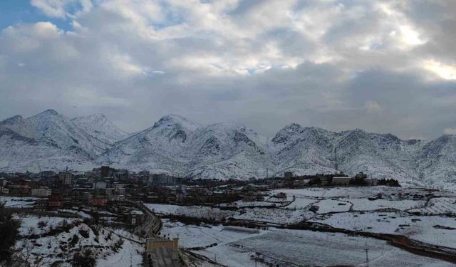 Siirt’te kar, kartpostallık görüntüler oluşturdu