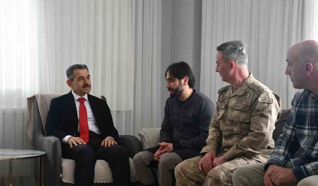 Şırnak Valisi Ekici çığda kurtarılan operatörü ziyaret etti