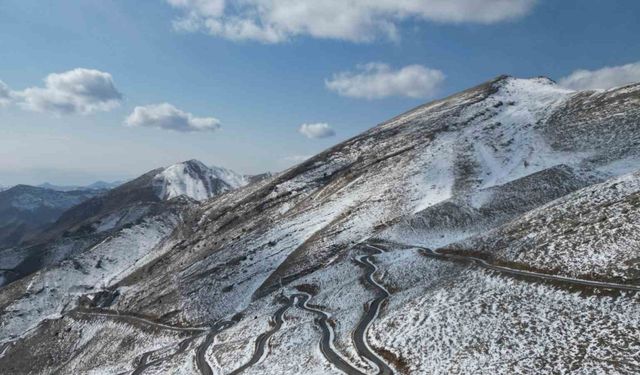 Şırnak’ta beyaza bürünen kıvrımlı yollar dronla görüntülendi