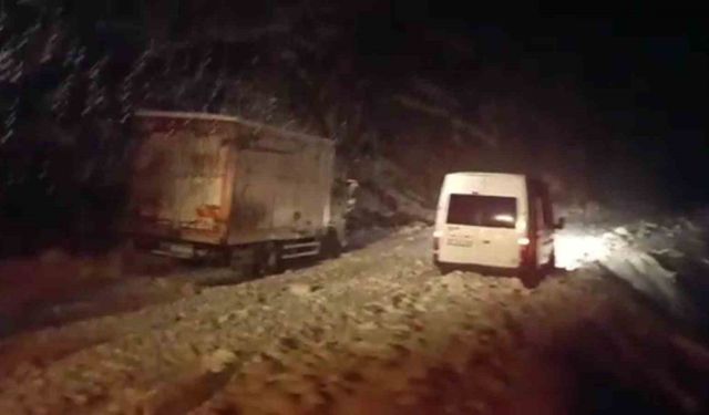 Şırnak’ta ekiplerin kar nöbeti devam ediyor