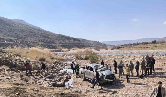 Şırnak’ta kamyonet şarampole yuvarlandı: 4 yaralı