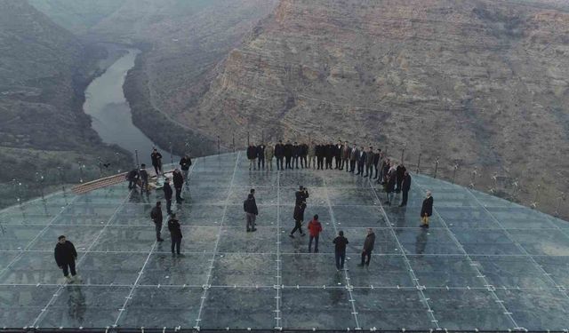 Şırnak’taki Cehennem Dersi Cam Terası turistlerin ilgi odağında