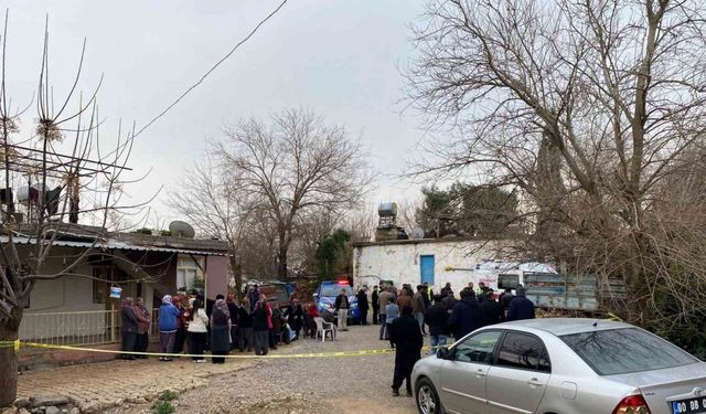 Tartıştığı babasını baltayla öldürdü