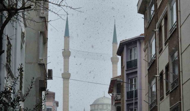Tekirdağ’da lapa lapa kar yağışı